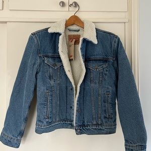 Women’s Levi’s Ex-Boyfriend Trucker Jacket. Size XS. NWT